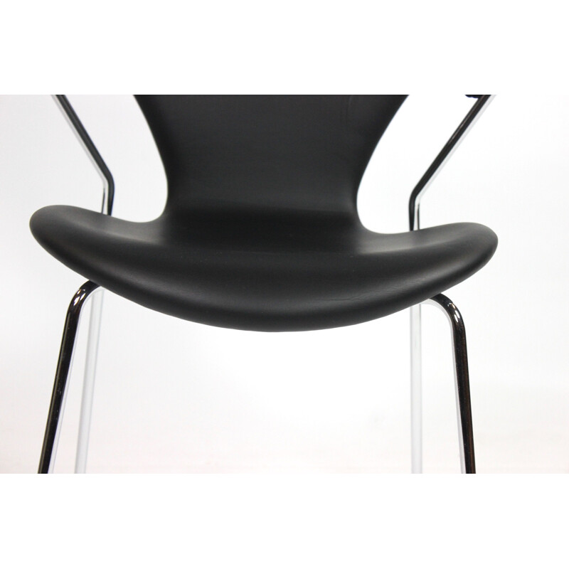 Set di 4 sedie vintage modello 3207 di Arne Jacobsen e Fritz Hansen, 2016