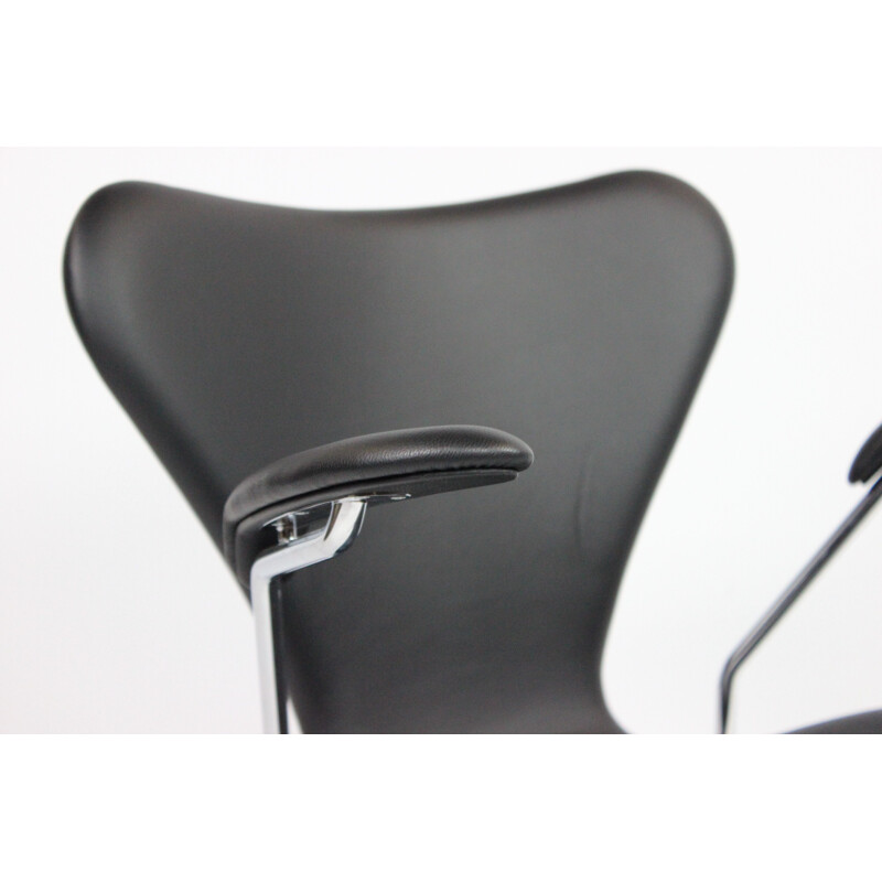 Satz von 4 Vintage-Stühlen Modell 3207 von Arne Jacobsen und Fritz Hansen, 2016