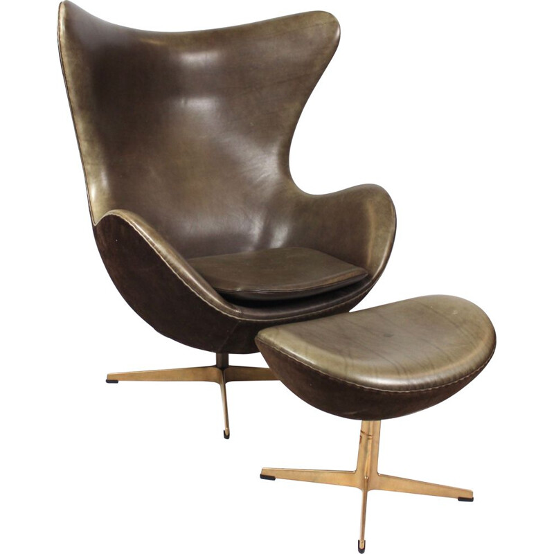 Vintage Eggchair and ottoman in brown leather and bronze by Arne Jacobsen for Fritz Hansen, 2008
