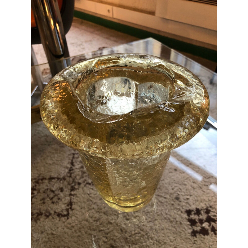 Vase vintage jaune en verre craquelé par Daum, 1950