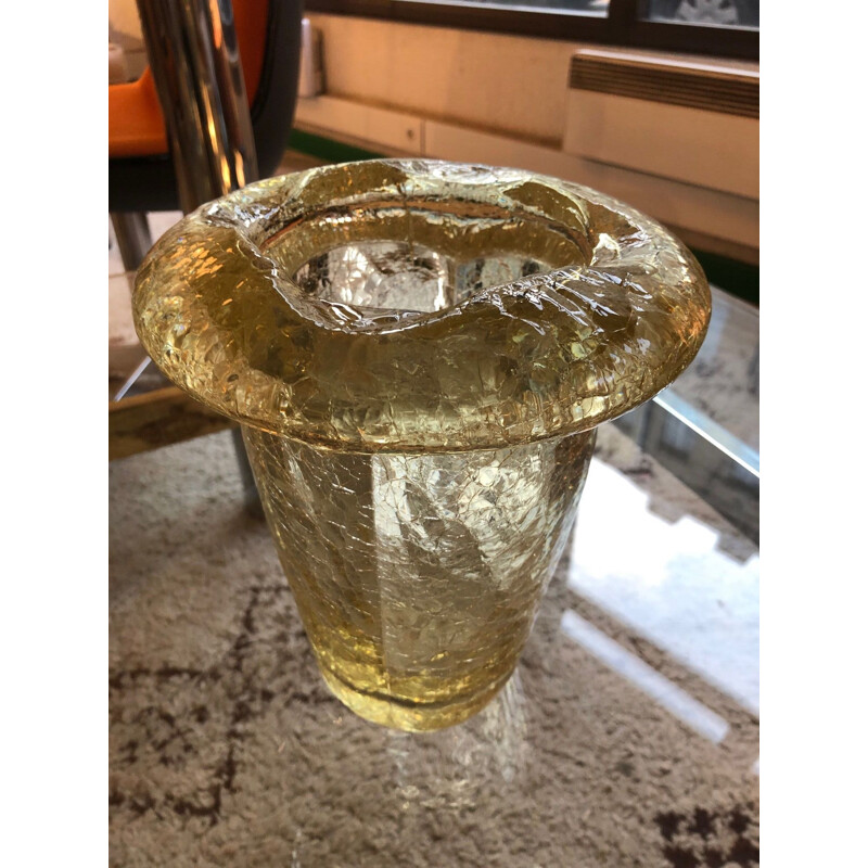 Vase vintage jaune en verre craquelé par Daum, 1950