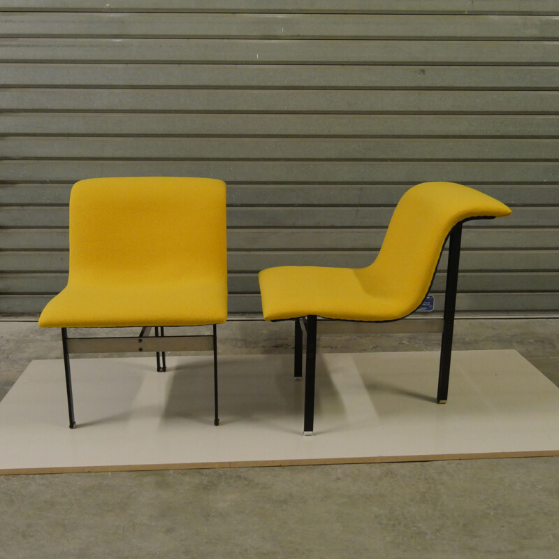Pair of vintage WAVE chairs by Giovanni Offredi for Saporiti 1970
