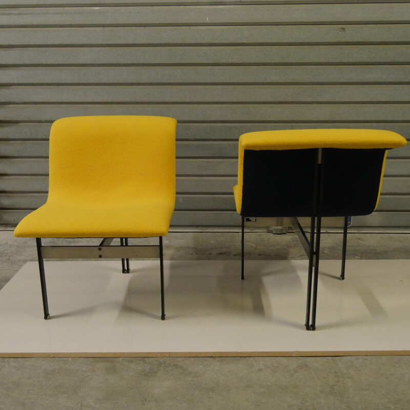 Pair of vintage WAVE chairs by Giovanni Offredi for Saporiti 1970