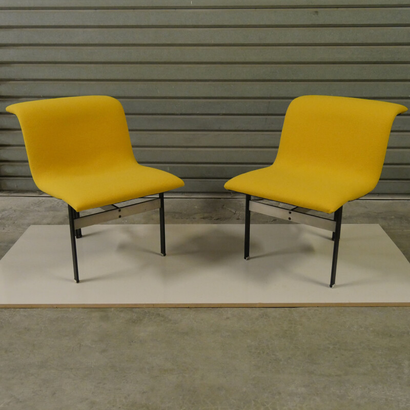 Paire de chaises vintage WAVE par Giovanni Offredi pour Saporiti 1970