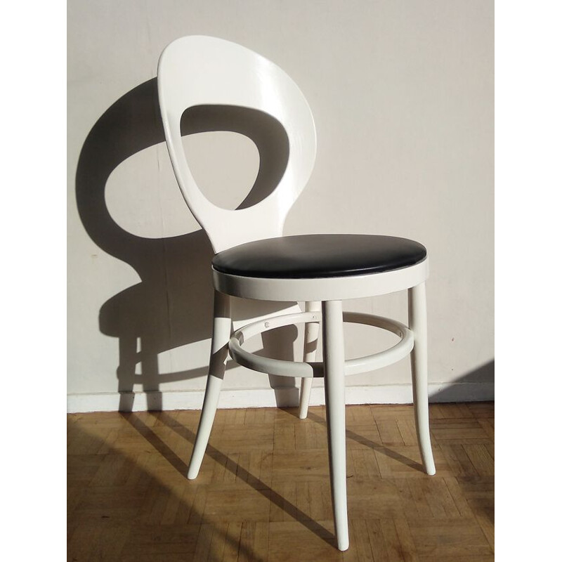 Set of 6 vintage chairs "Mouette" white lacquered and black skai by Baumann
