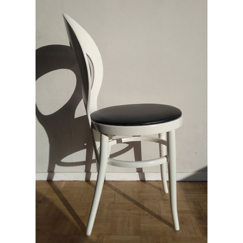 Set of 6 vintage chairs "Mouette" white lacquered and black skai by Baumann