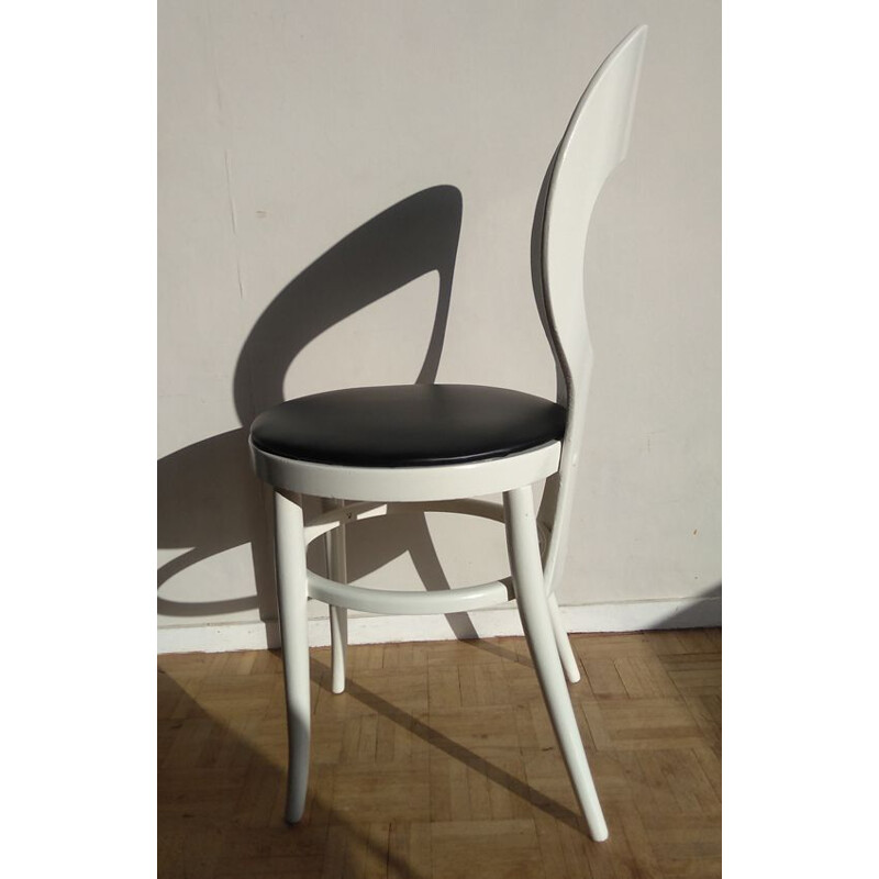 Set of 6 vintage chairs "Mouette" white lacquered and black skai by Baumann