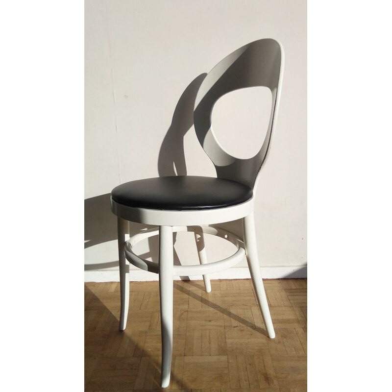 Ensemble de 6 chaises vintage "Mouette" blanc laqué et skai noir par Baumann