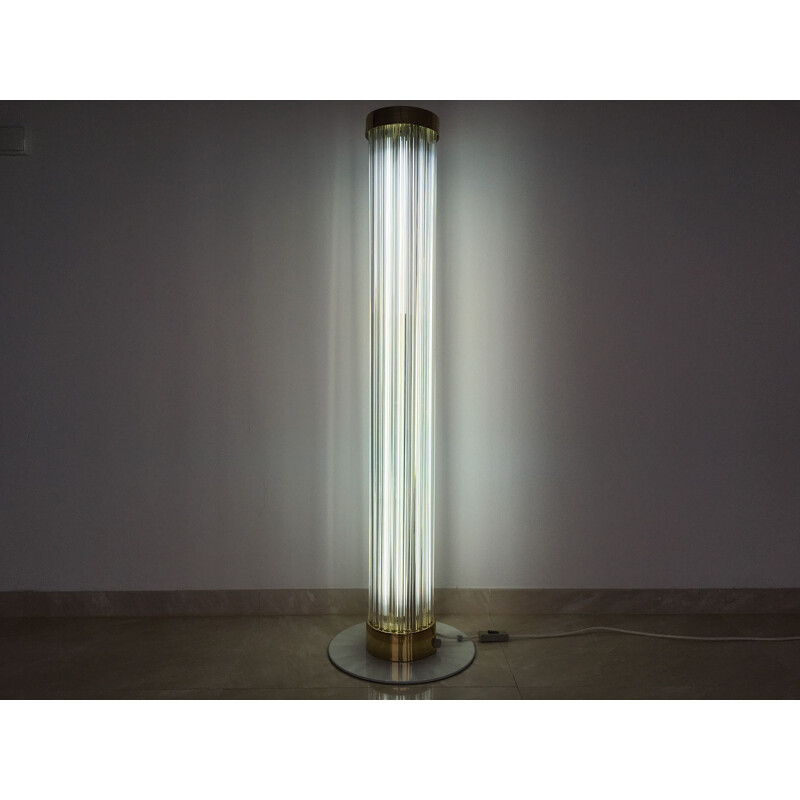 Pareja de lámparas de pie vintage de latón y cristal de arte moderno de Kamenicky Senov 1960