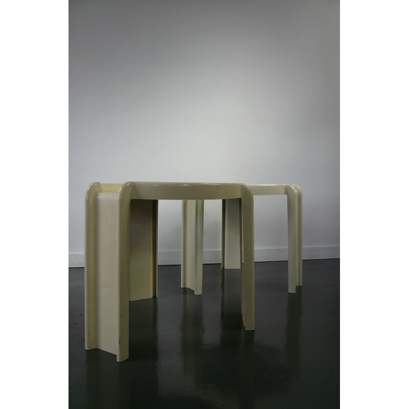 Kartell set of two white nesting side tables, Giotto STOPPINO - 1970s