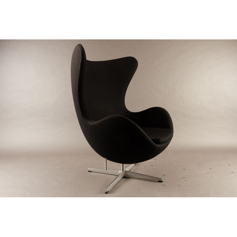 Vintage 3316 Black Egg Lounge Chair by Arne Jacobsen for Fritz Hansen, 2007