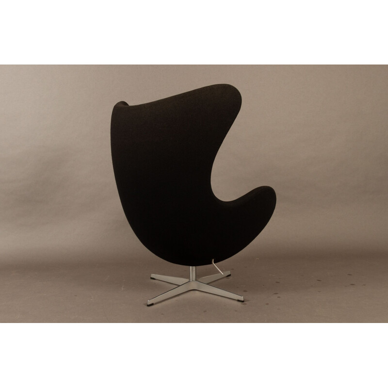 Vintage 3316 Black Egg Lounge Chair by Arne Jacobsen for Fritz Hansen, 2007