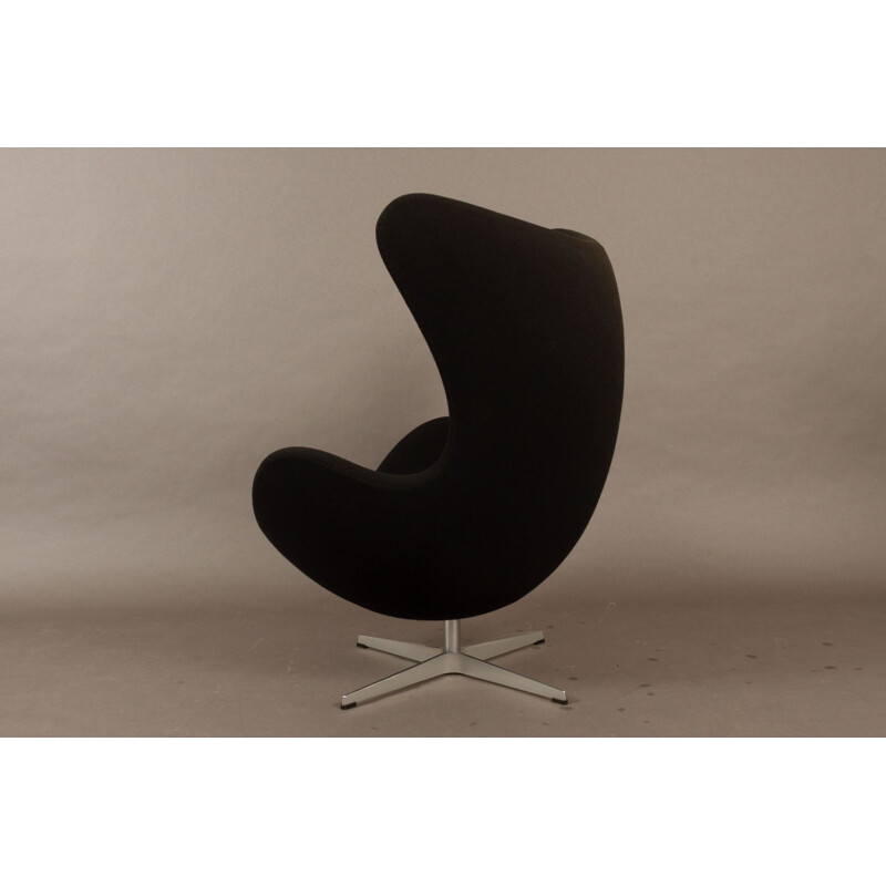 Vintage 3316 Black Egg Lounge Chair by Arne Jacobsen for Fritz Hansen, 2007