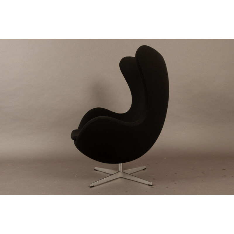 Vintage 3316 Black Egg Lounge Chair by Arne Jacobsen for Fritz Hansen, 2007