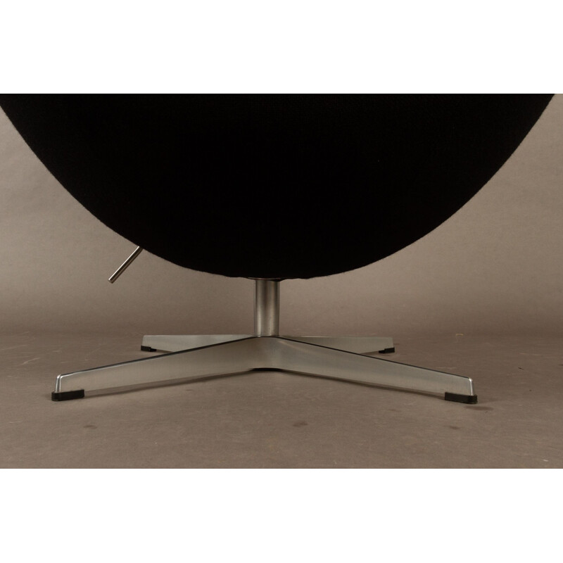 Fauteuil lounge vintage noir 3316 Egg par Arne Jacobsen pour Fritz Hansen, 2007