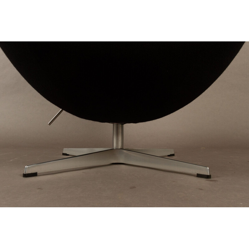 Vintage 3316 Black Egg Lounge Chair by Arne Jacobsen for Fritz Hansen, 2007