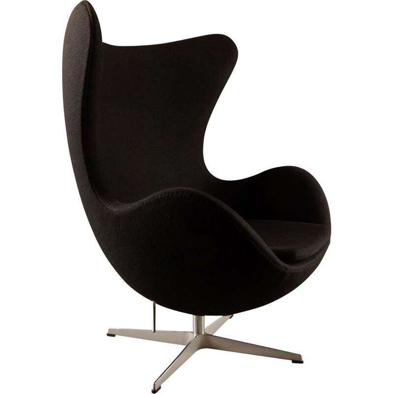 Vintage 3316 Black Egg Lounge Chair by Arne Jacobsen for Fritz Hansen, 2007