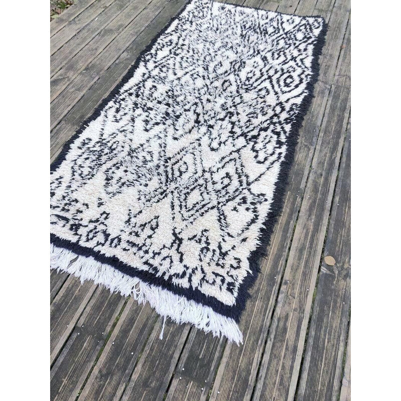 Beni Ouarain vintage berber wool rug handmade 125x260 cm