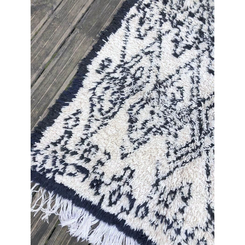 Beni Ouarain vintage berber wool rug handmade 125x260 cm