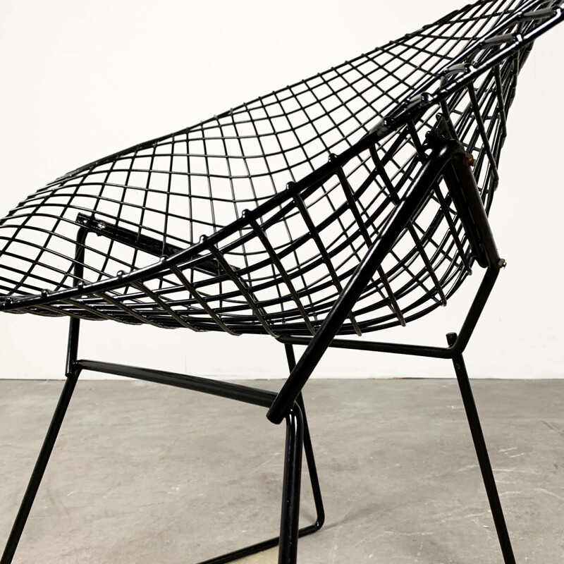 Black vintage diamond armchair by Harry Bertoia for Knoll