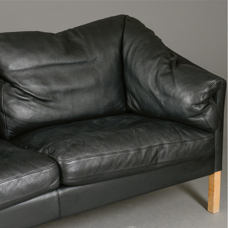 Scandinavian 2-seater sofa in black leather and beechwood - 1980s