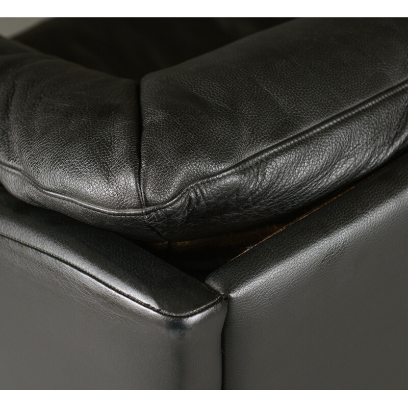 Scandinavian 2-seater sofa in black leather and beechwood - 1980s