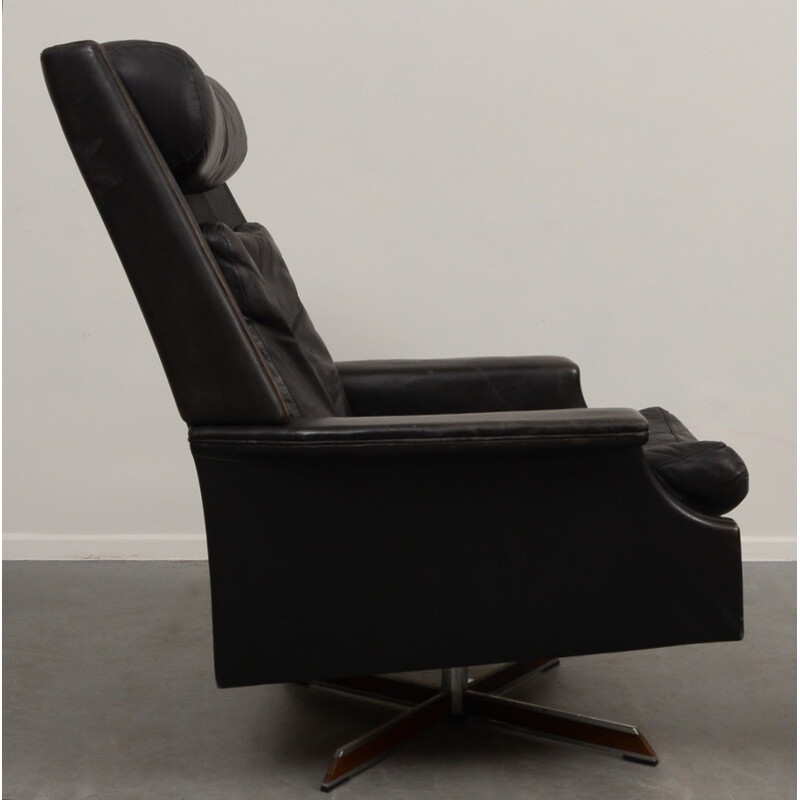 Black swivel armchair with ottoman in leather and steel - 1960s