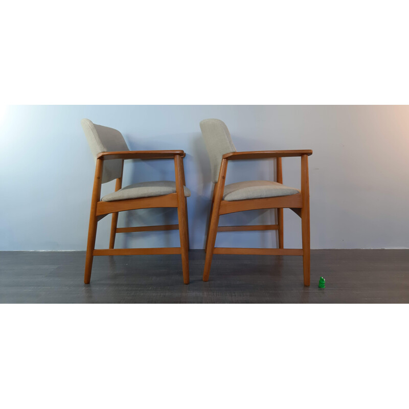 Pair of vintage oak chairs by Larsen and Madsen for Fritz Hansen, Denmark 1950