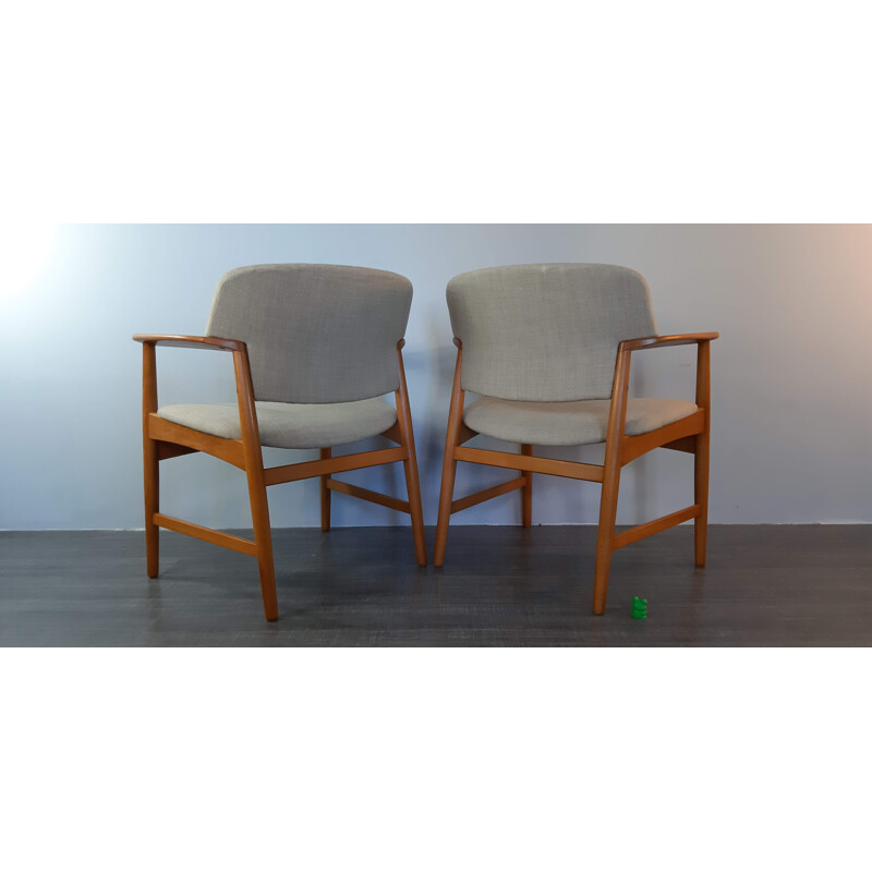 Par de cadeiras de carvalho vintage de Larsen e Madsen para Fritz Hansen, Dinamarca 1950