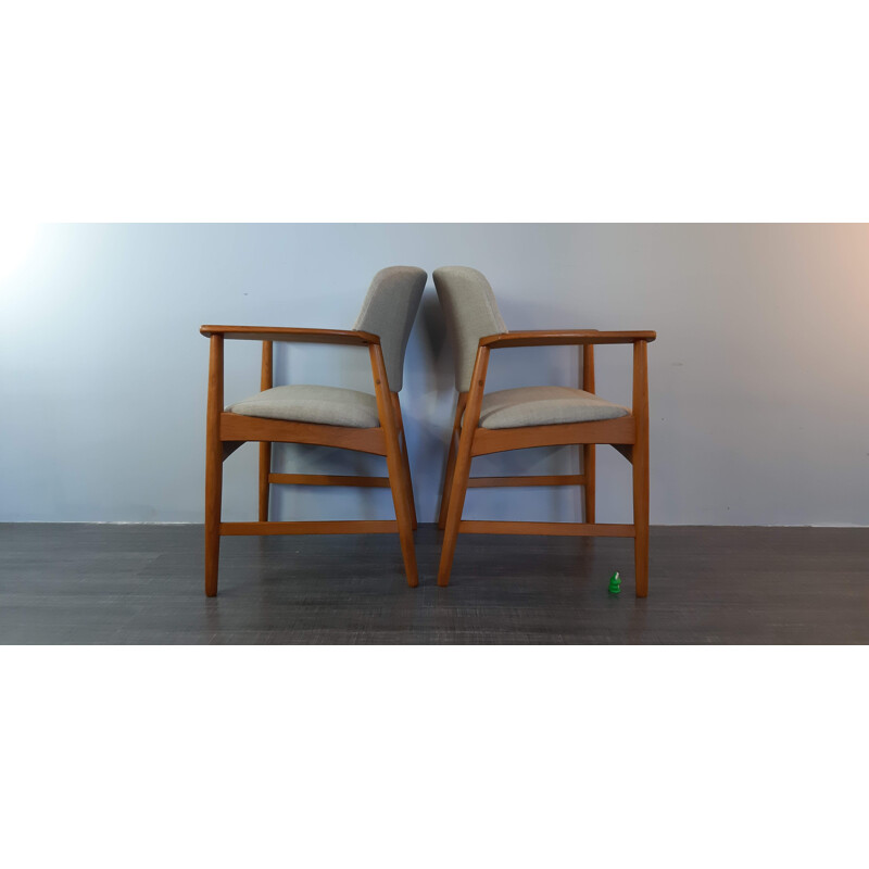 Pareja de sillas vintage de roble de Larsen y Madsen para Fritz Hansen, Dinamarca 1950