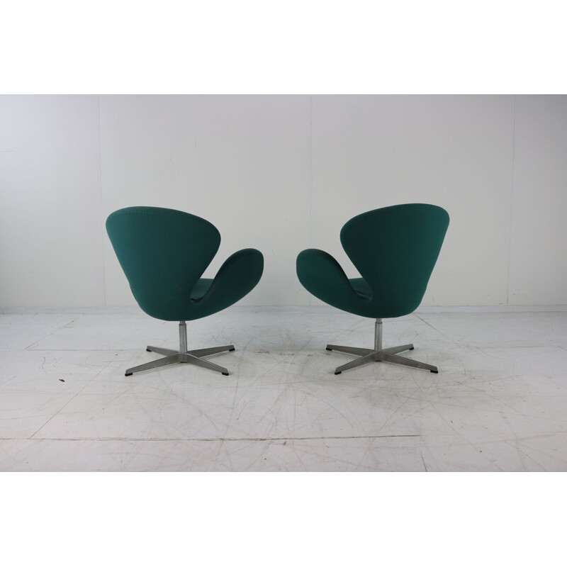 Pair of vintage armchairs SAS by Arne Jacobsen from Fritz Hansen