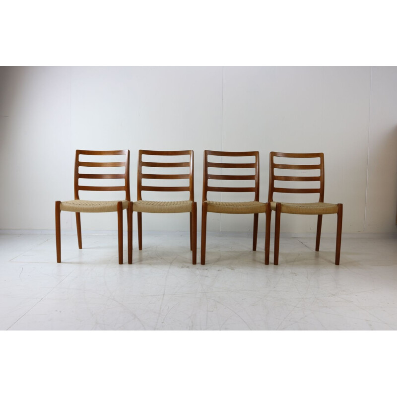 Ensemble de 4 chaises vintage en teck par Niels Møller, Danemark