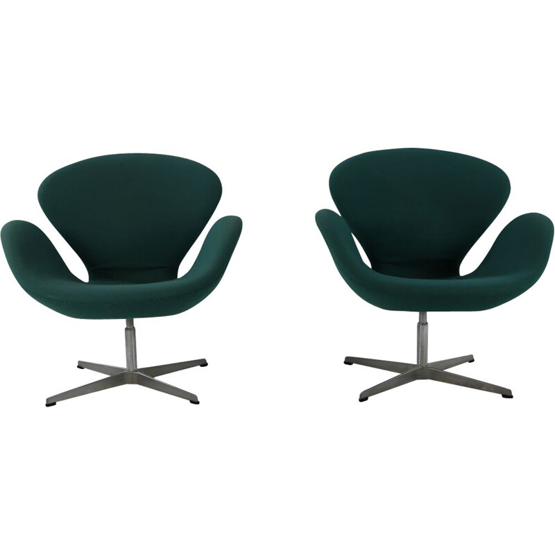 Pair of vintage armchairs SAS by Arne Jacobsen from Fritz Hansen