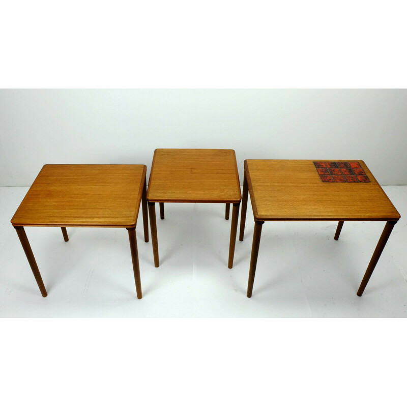 Ensemble de 3 tables gigognes vintage en teck danois avec carreaux en céramique, 1960