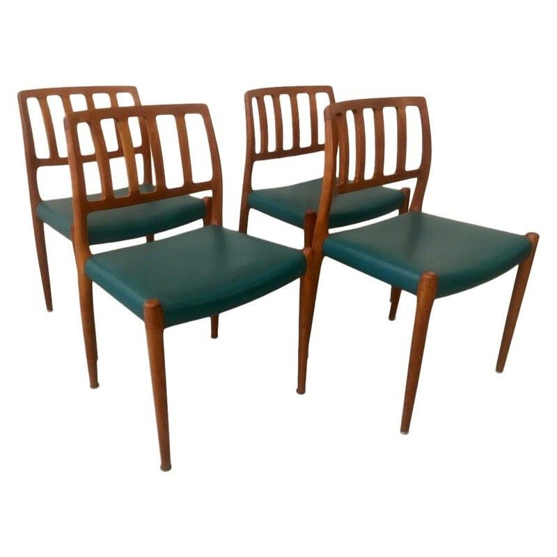 Suite de 4 chaises vintage en teck modele 83 par Niels O. Moller 