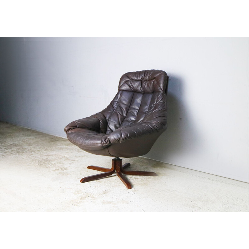 Vintage brown leather swivel Lounge chair by H W Klein for Bramin