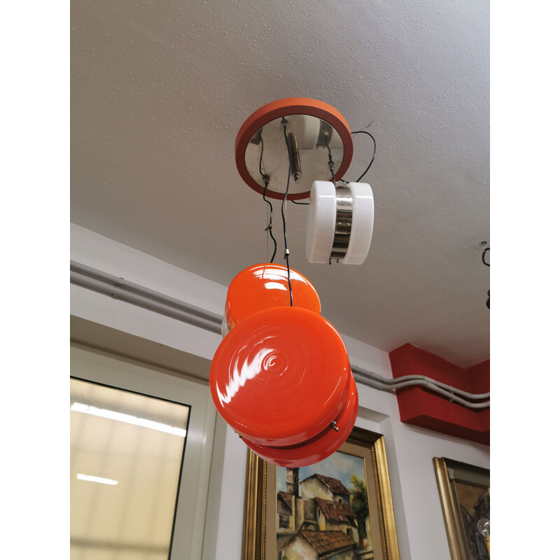 Suspension vintage en verre opalin blanc et orange par Mazzega