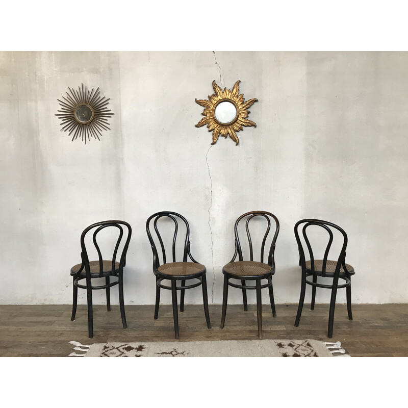 Set of 4 vintage bentwood chairs by Thonet