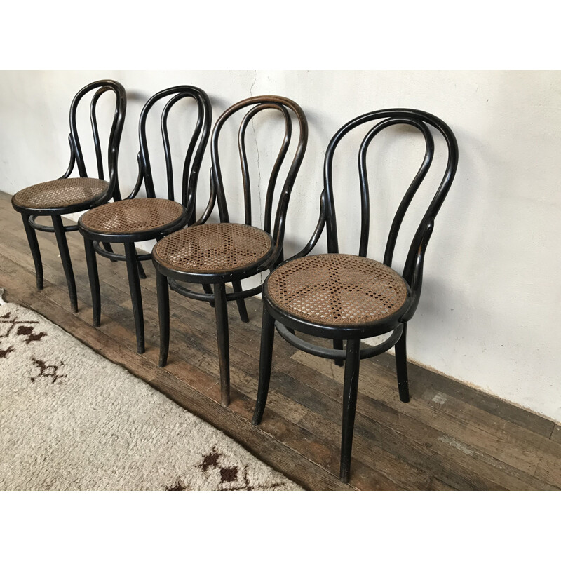 Lot de 4 chaises vintage en bois courbé par Thonet