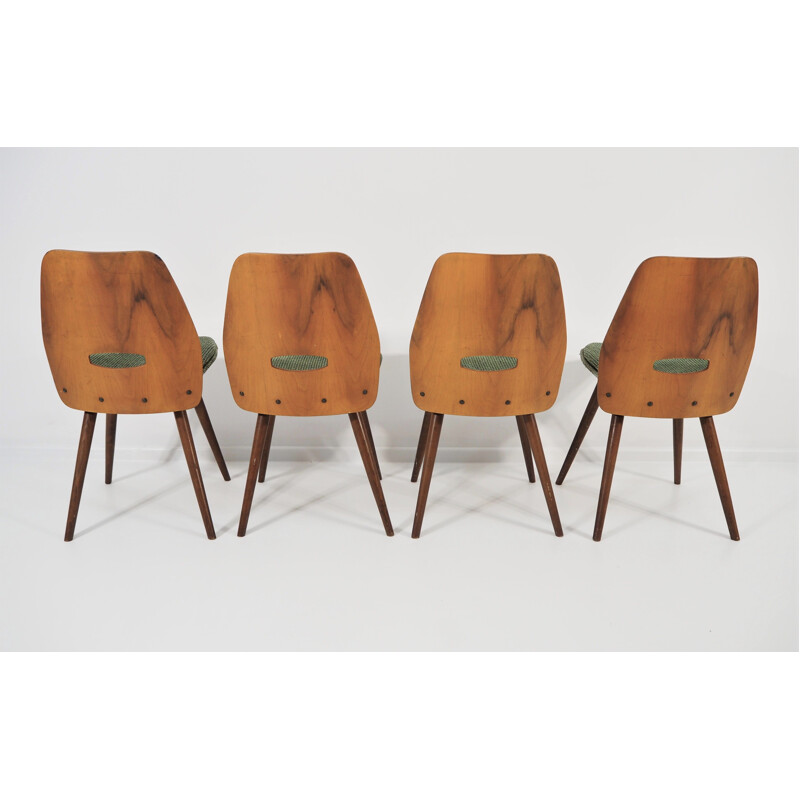 Ensemble de 5 chaises et table à repas vintage de Tatra, 1960