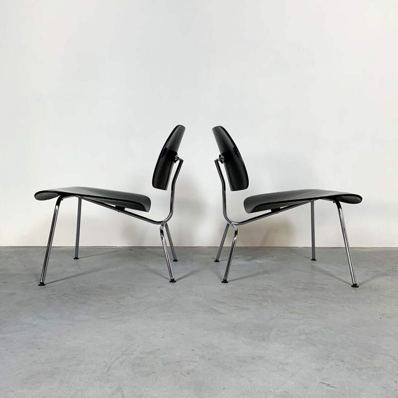 Paire de chaises LCM noires vintage par Charles & Ray Eames pour Vitra, 1990