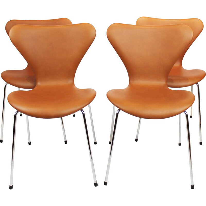 Conjunto de 6 Sete cadeiras, modelo 3107 por Arne Jacobsen de Fritz Hanse