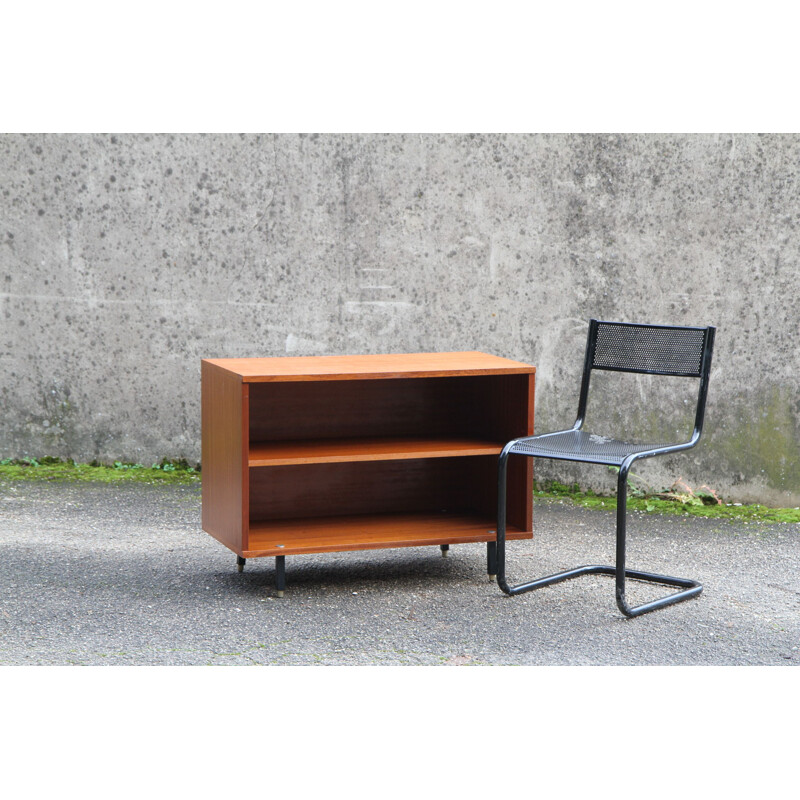 Small vintage wooden chest of drawers