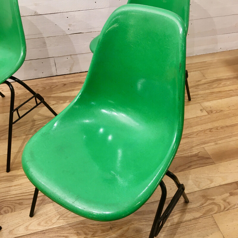 Set of 4 DSS chairs by Charles and Ray Eames, green Kelly