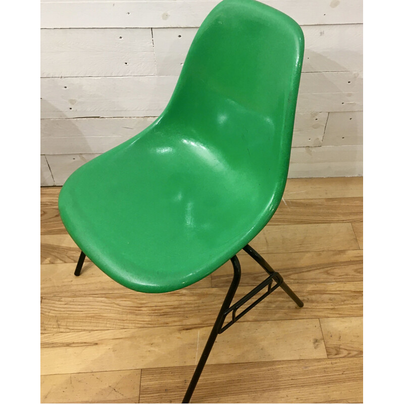 Set of 4 DSS chairs by Charles and Ray Eames, green Kelly