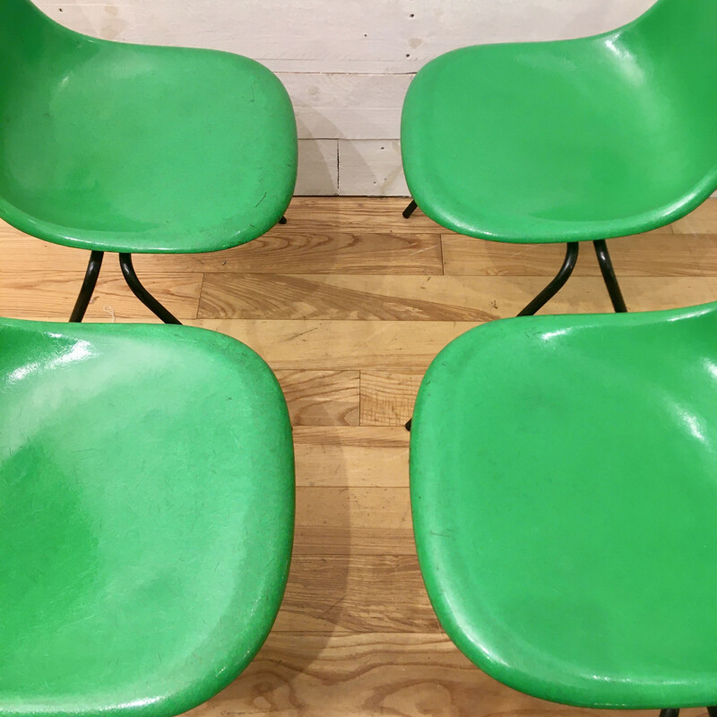 Set of 4 DSS chairs by Charles and Ray Eames, green Kelly