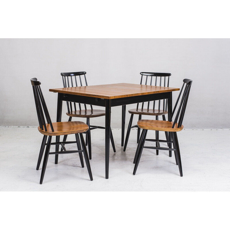 Ensemble à repas vintage avec table à manger avec 4 chaises par Ilmari Tapiovaara, 1950
