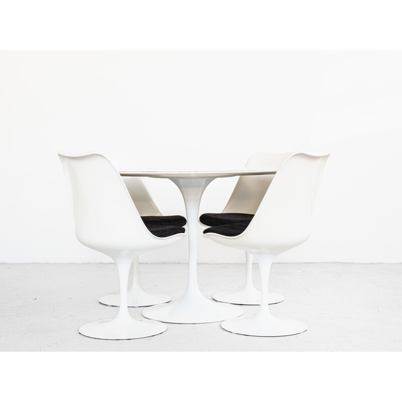 Vintage Tulip dining set by Eero Saarinen for Knoll International