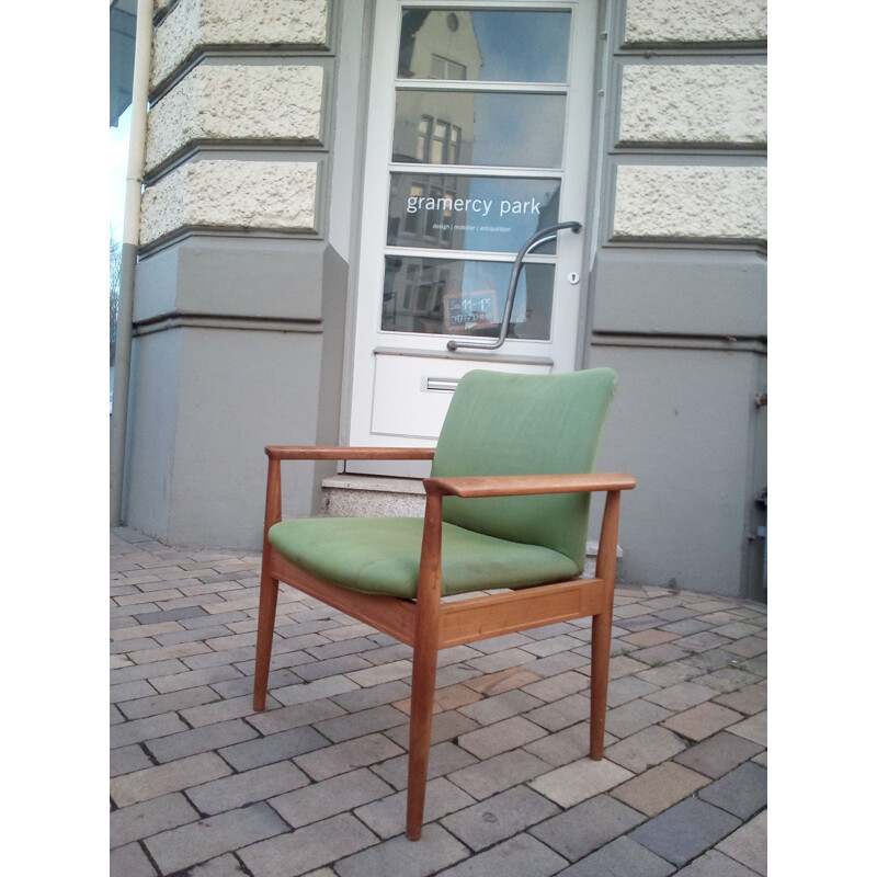 Pair of Finn Juhl Diplomat vintage armchairs, model 209