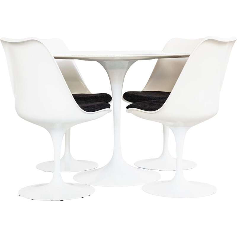 Vintage Tulip dining set by Eero Saarinen for Knoll International